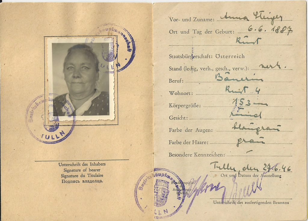 Innenseiten des Identitätsnachweises/Identity Card  der Anna Steiger (Grossmutter von Franz Bauer)