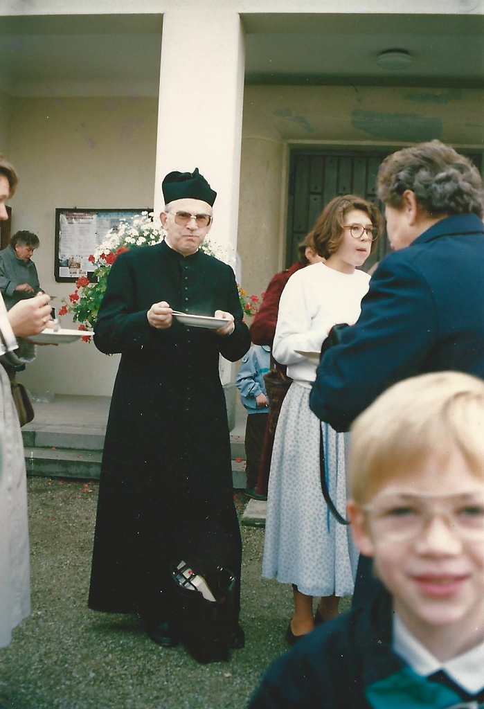 Erntedankfest vor der Kirche